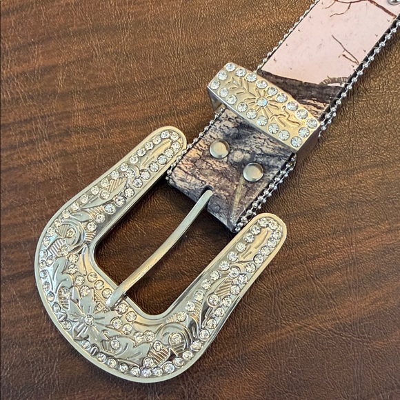 Blazin Roxx Mossy Oak Pink Camo Rhinestone Studded Leather Belt - Picture 4 of 6